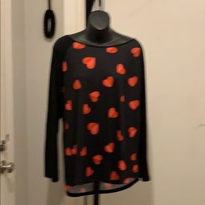 🦋 3 for $10
Long sleeve Valentine top